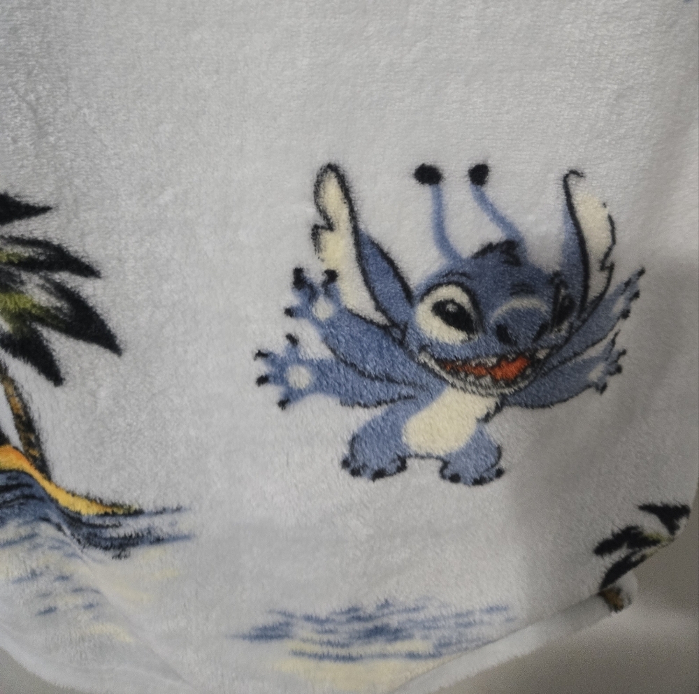 NWT Disney Stitch with Palm Tree Design Throw Blanket, Hawaii - Picture 4 of 6